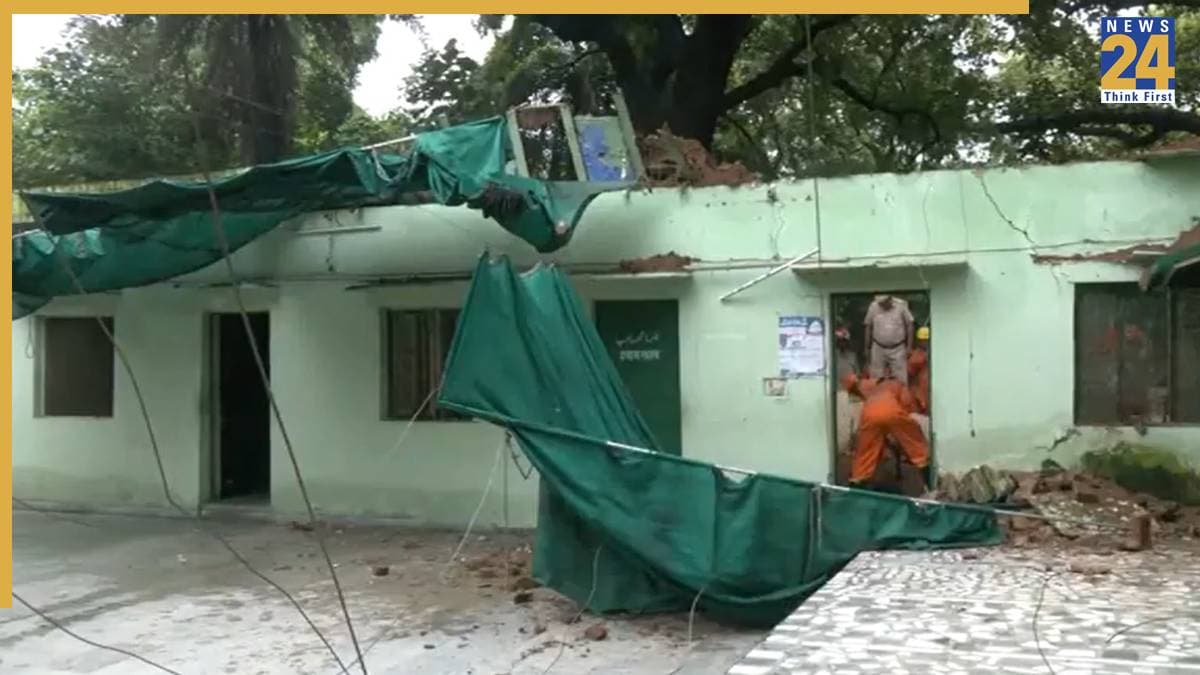 दिल्ली में दरगाह ढहने से 5 लोगों की मौत, हजरत निजामुद्दीन में हुमायूं के मकबरे के पास हुआ हादसा