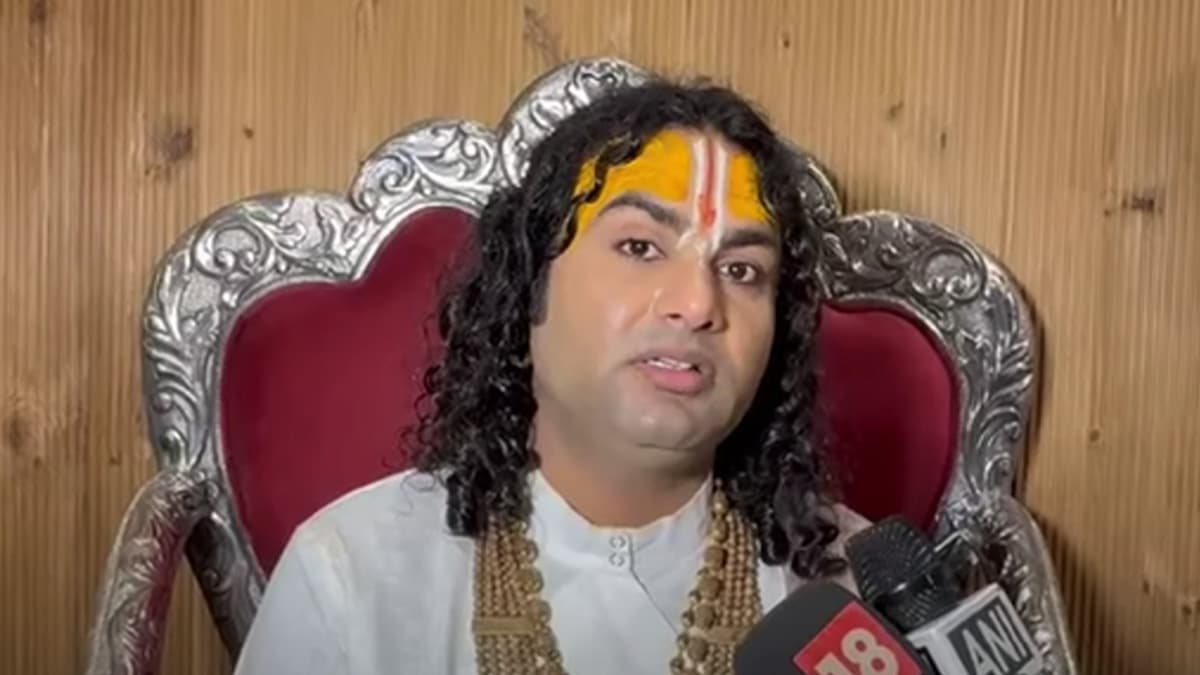 Video: 'वेश्या को वेश्या ही कहूंगा…', विदेश से लौटे अनिरुद्धाचार्य ने महिलाओं वाले बयान पर दी सफाई
