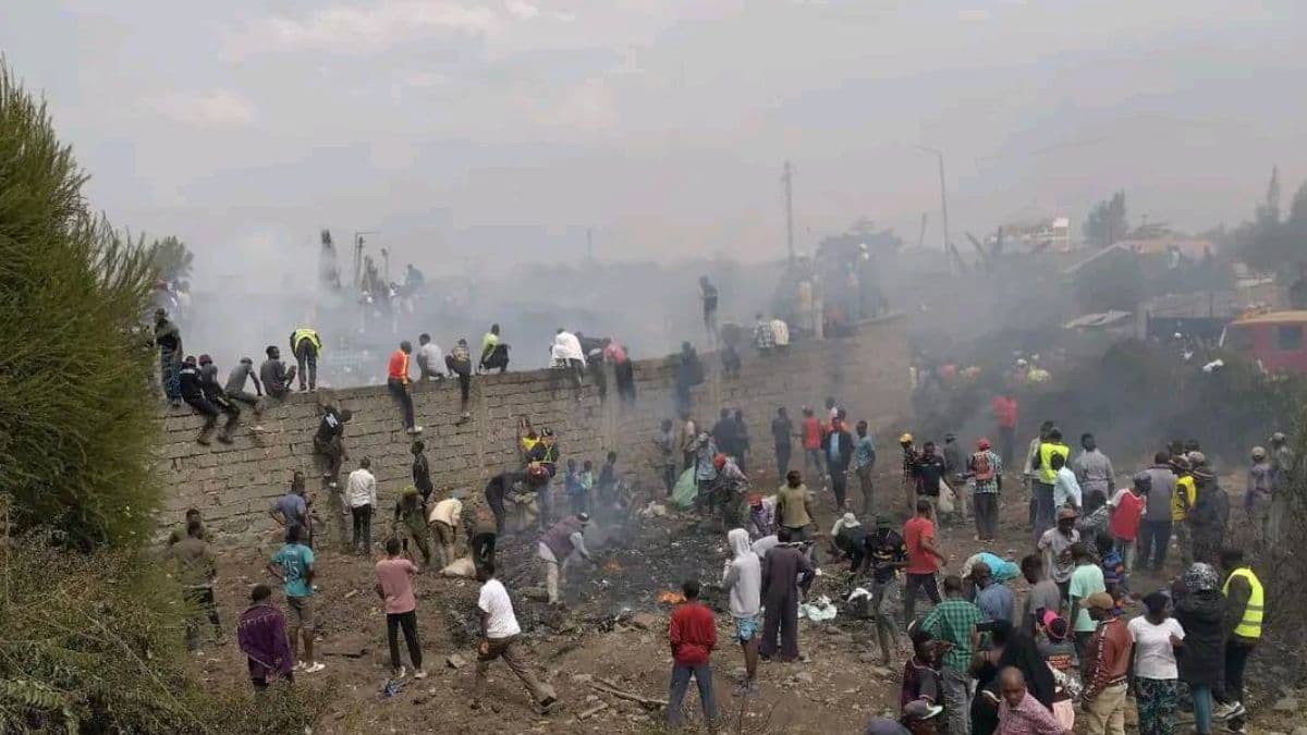 Plane Crash: केन्या में विमान हादसे में 6 लोगों की मौत, स्कूल के ऊपर गिरी एयर एंबुलेंस