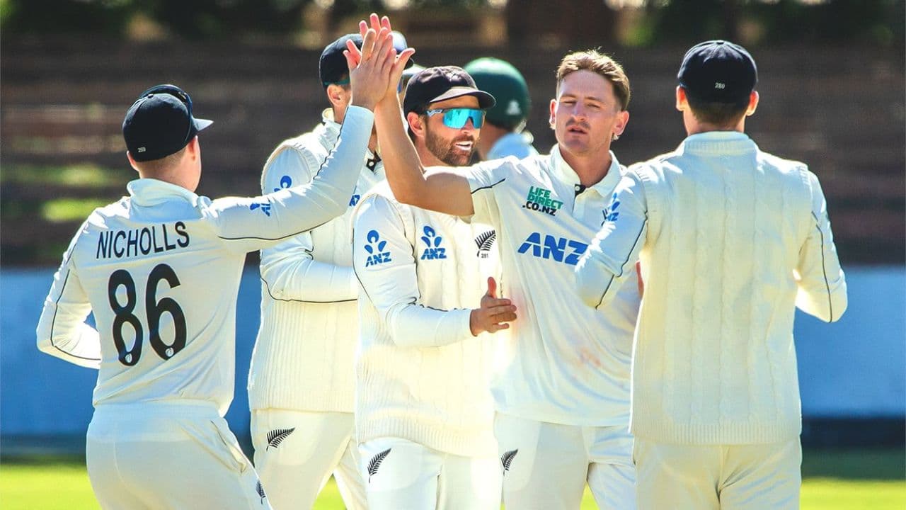 NZ vs ZIM: 3 दिन के अंदर ही न्यूजीलैंड ने जिम्बाब्वे की बत्ती कर दी गुल, सीरीज में बनाई 1-0 की बढ़त