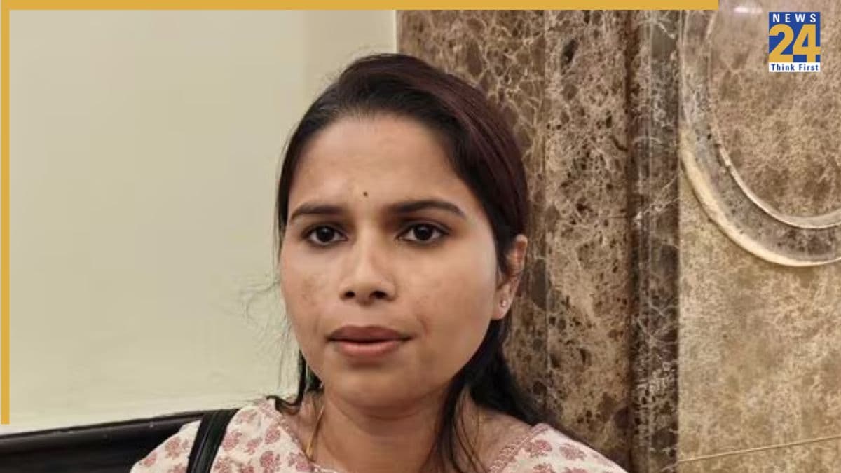 'अनुचित, अपमानित, निंदनीय', सपा से निष्कासन के बाद बयानबाजी पर पूजा पाल की तीखी प्रतिक्रिया