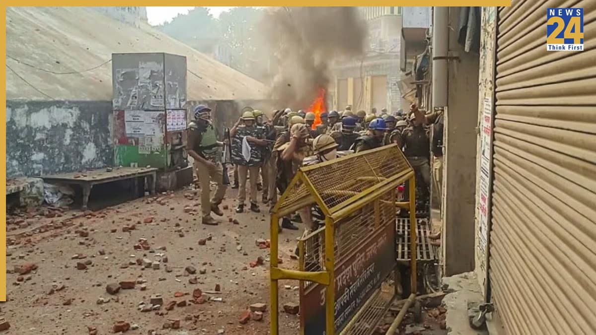 संभल हिंसा: ‘हिंदू 45% से घटकर 20% हुए’, न्यायिक जांच रिपोर्ट में दावा; CM योगी को सौंपी गई 450 पन्नों की रिपोर्ट