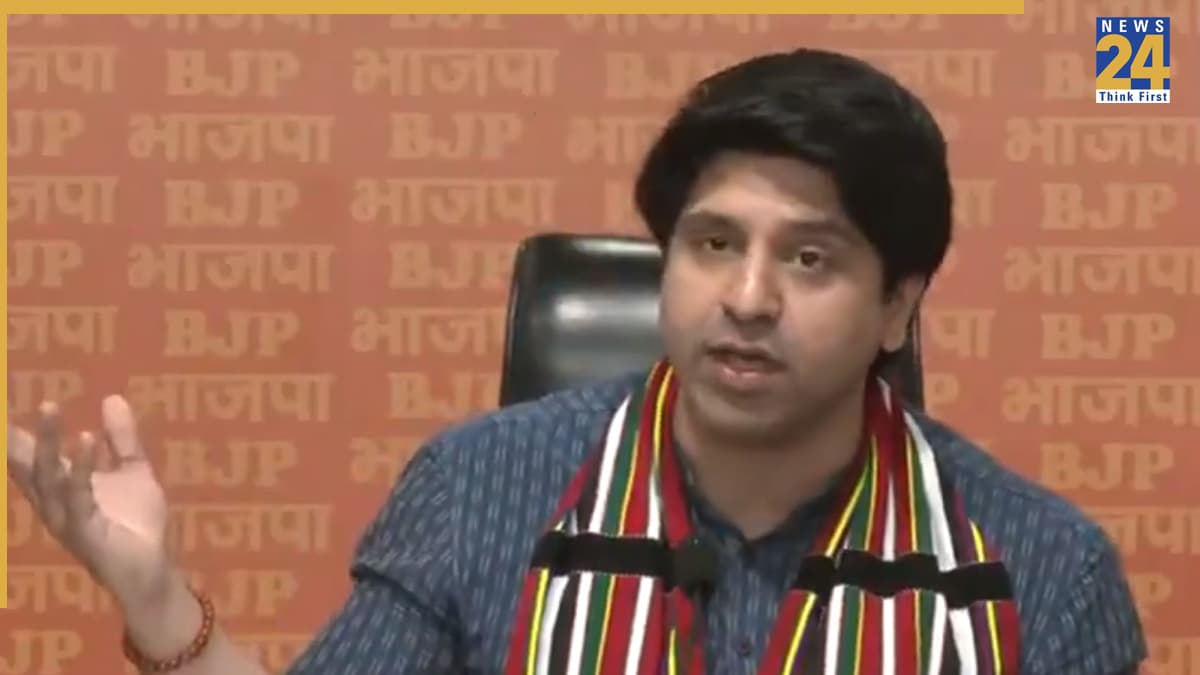 'पहले किया वर्क फ्रॉम होम… अब करेंगे वर्क फ्रॉम जेल', शहजाद पूनावाला ने पूछा- जनसुनवाई के लिए जेल में होगा कमरा