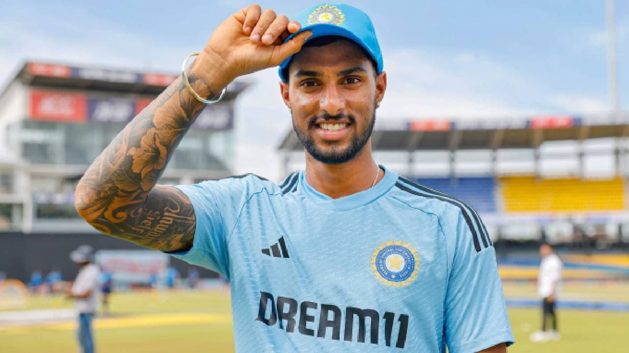 डेब्यू मैच में 3 गेंद खेलकर ही तिलक वर्मा हो गए फुस्स, बिना खाता खोले लौटे पवेलियन  