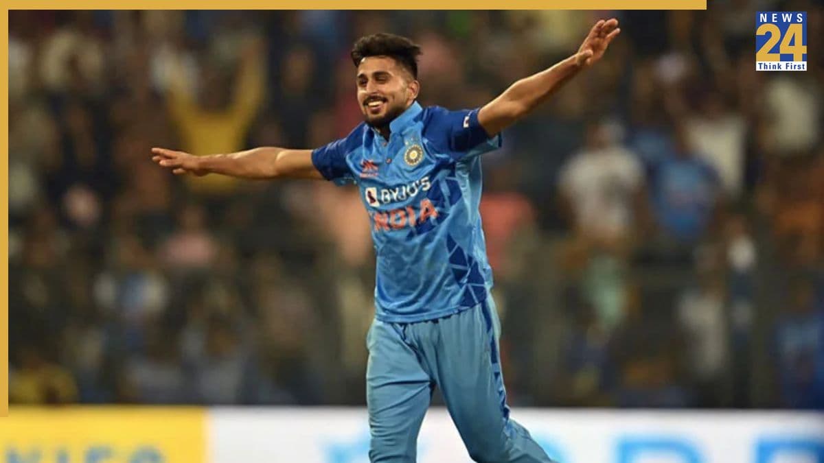 इंजरी से लौटते ही छा गए उमरान मलिक, रफ्तार से काटा जमकर बवाल, पहले स्पेल में ही लूटी महफिल