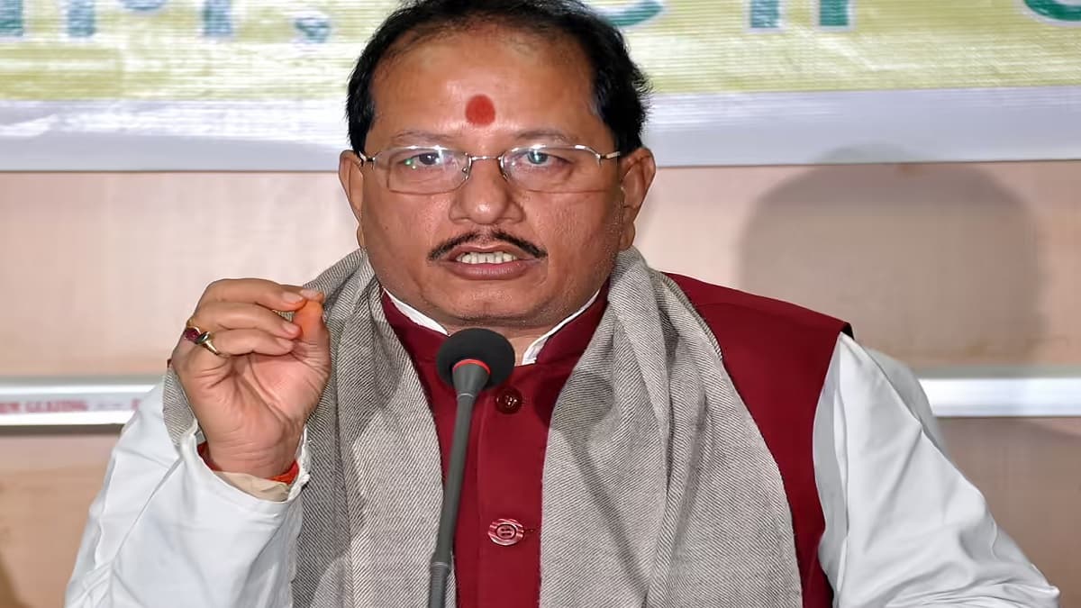 बिहार के उपमुख्यमंत्री विजय सिन्हा को नोटिस जारी, 2 EPIC नंबर पर मांगा जवाब