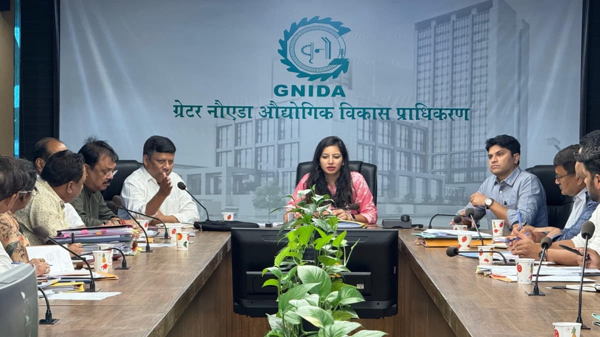 greater noida authority meeting (1)