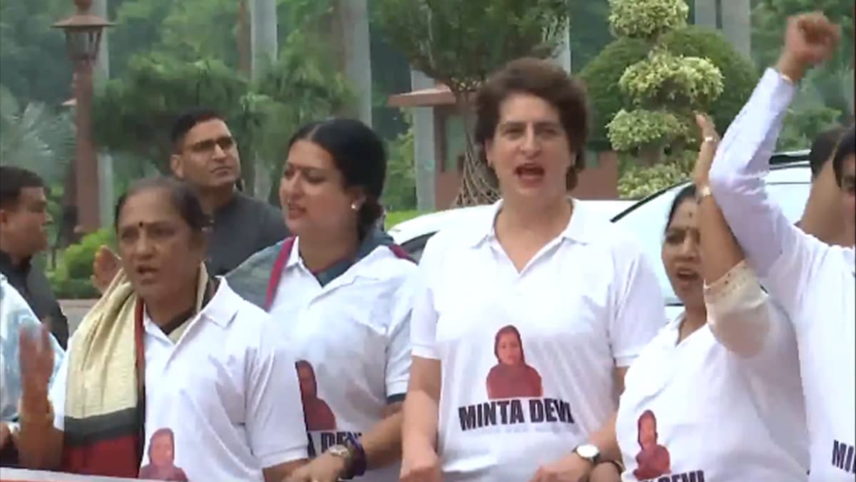 कौन हैं Minta Devi? जिनकी उम्र पर मचा घमासान, कांग्रेस ने नाम वाली टी-शर्ट पहन किया विरोध प्रदर्शन