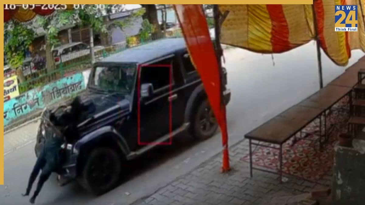 गाजियाबाद में रफ्तार का कहर, पैदल जा महिला को बेकाबू Thar ने मारी टक्कर, वीडियो वायरल