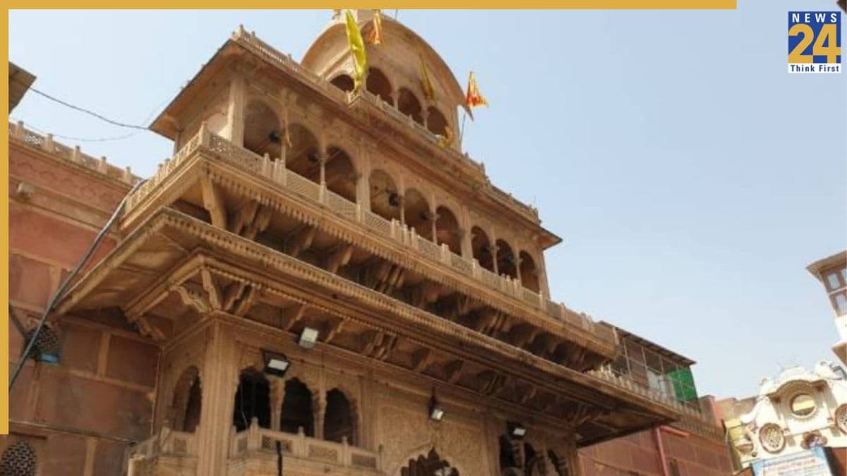 बांके बिहारी मंदिर को लेकर बड़ा फैसला, अब बंद होगा VIP पास, IIT रुड़की की टीम करेगी ऑडिट