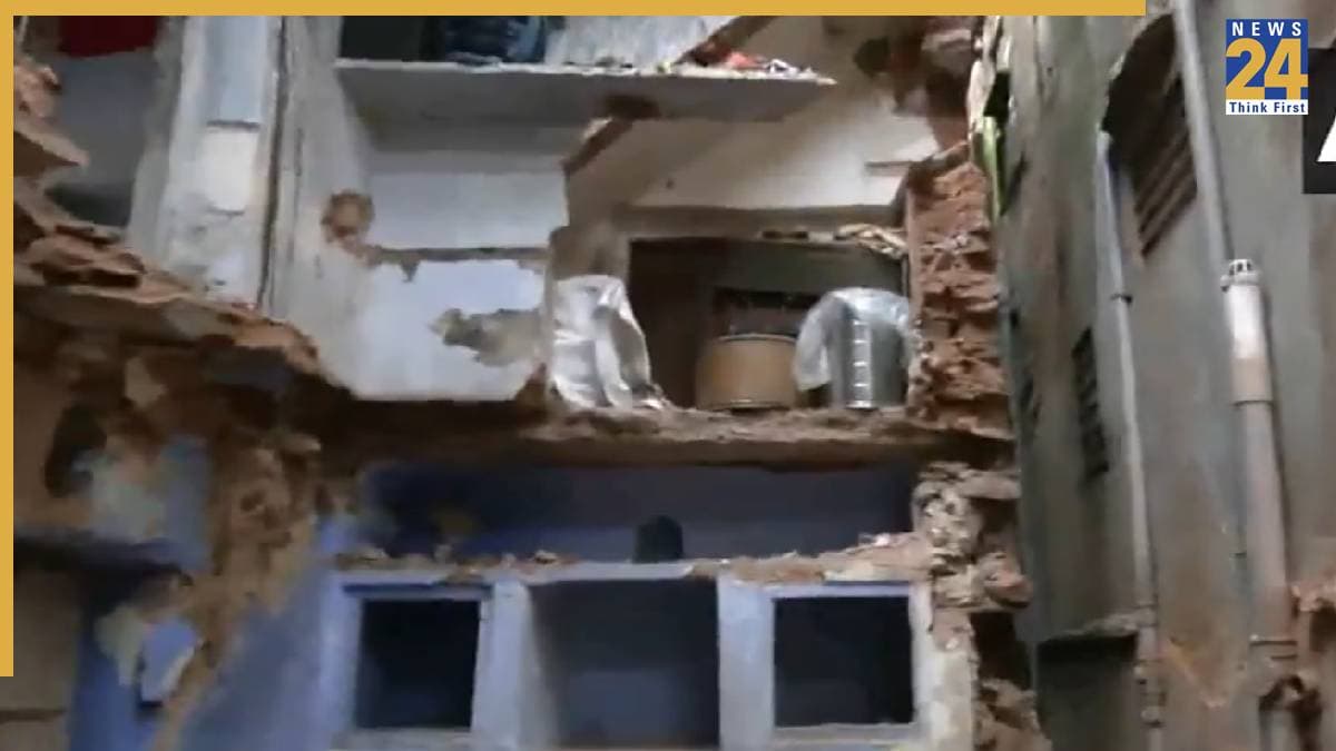 जयपुर में गिरी 4 मंजिला बिल्डिंग, बाप-बेटी की मौत, 17 गंभीर घायल