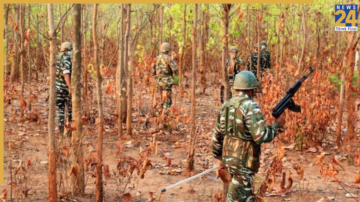 1 करोड़ के इनामी सहित 10 नक्सली ढेर, CRPF के कोबरा कमांडो को मिली बड़ी कामयाबी