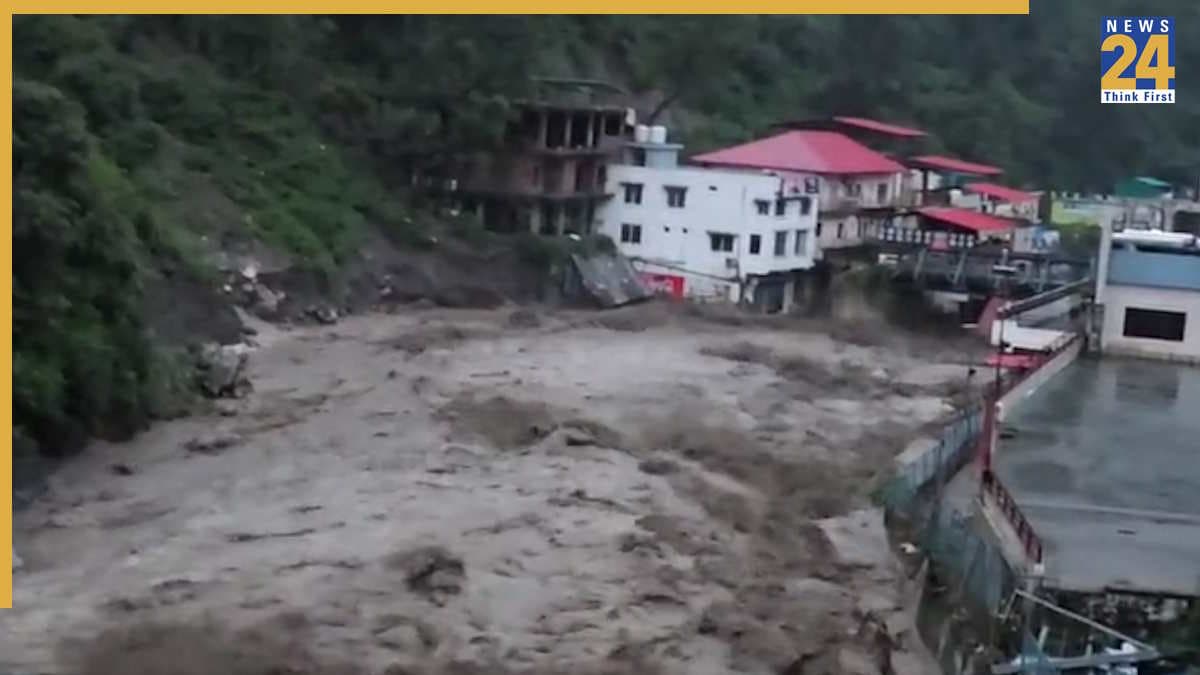 देहरादून के सहस्त्रधारा में बादल फटने से हड़कंप, PM मोदी, अमित शाह ने CM धामी से की बात