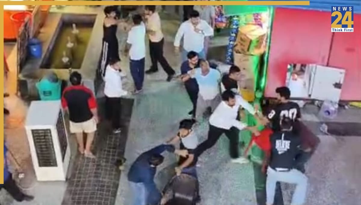 Fight In Greater Noida West