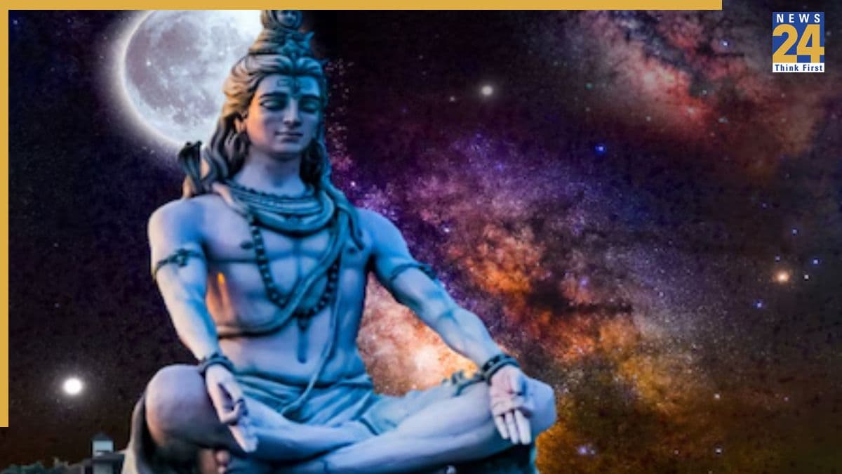 Shiv Chalisa And Aarti Lyrics: देवों के देव महादेव को ऐसे करें प्रसन्न, भोलेनाथ की कृपा के लिए करें शिव चालीसा का पाठ