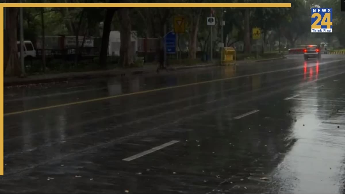 Delhi Flood Alert LIVE UPDATE: दिल्ली में 207.41 मीटर पर पहुंचा यमुना का जलस्तर, NDRF के डीआईजी ने कहा हर आपात स्थिति से निपटने के लिए तैयार