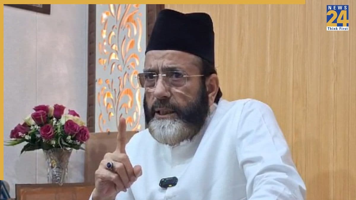 कौन है बरेली हिंसा का आरोपी तौकीर रजा? 2010 में भी दंगे का है आरोपी, इन पार्टियों का भी रहा है साथ