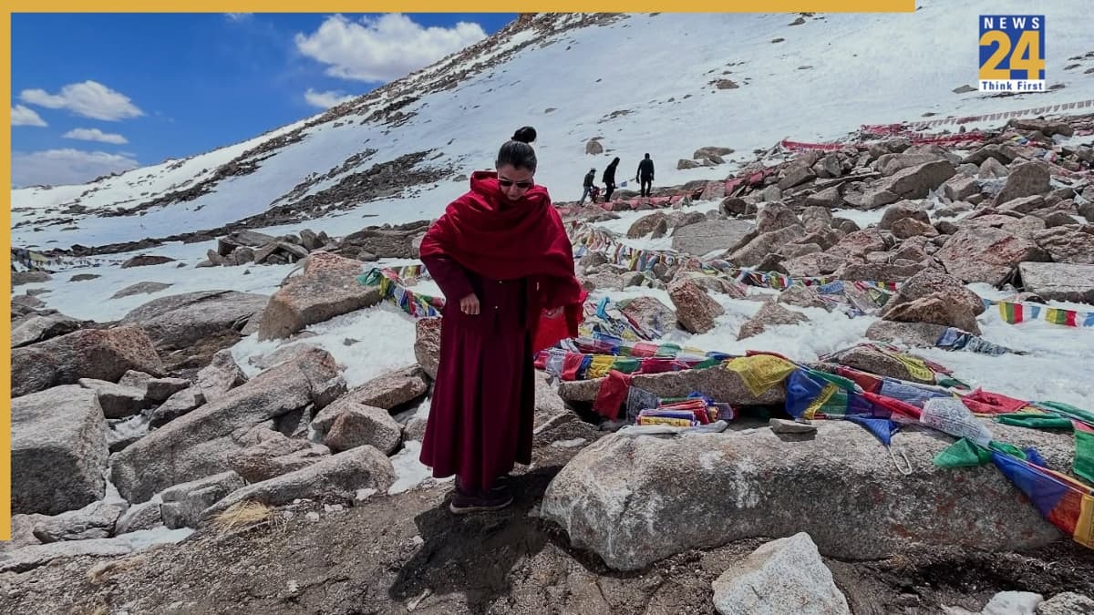संन्यासी बनकर जिंदगी बिता रही ये एक्ट्रेस, चमक-दमक से दूर साध्वी बन हैं खुश