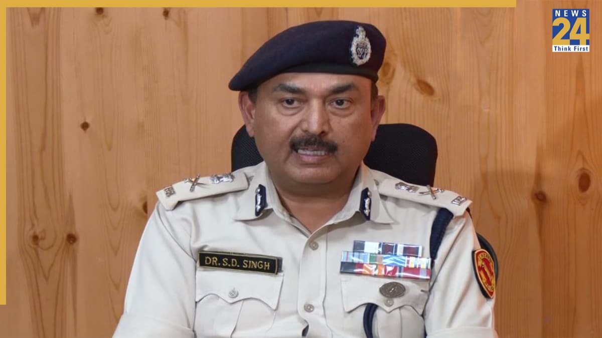 '6000 की भीड़ और महिला कर्मचारियों को जिंदा जलाने की कोशिश', लद्दाख DGP ने किया खुलासा