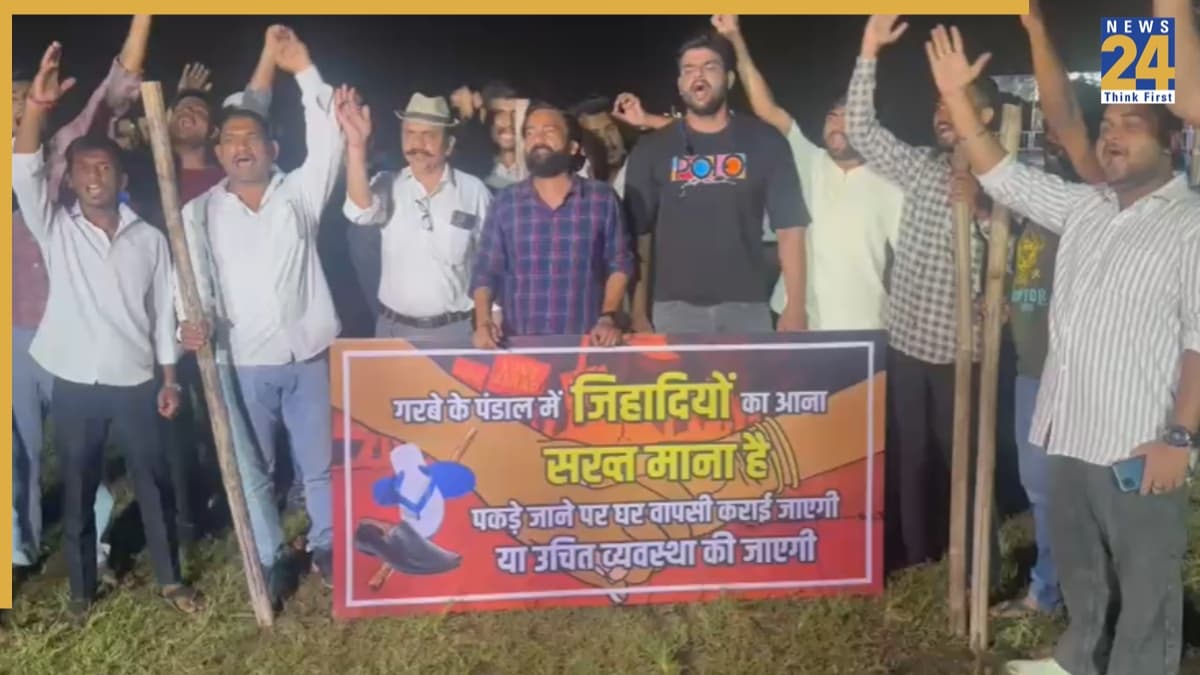 'गरबा में अगर आए गैर हिंदू, तो करा देंगे घर वापसी', नवरात्रि को लेकर MP में सियासत; हिंदू संगठनों ने दी चेतावनी