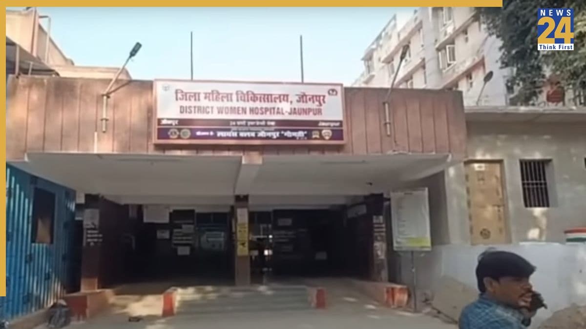 UP के सरकारी अस्पताल में नहीं किया महिला का इलाज, डॉक्टर ने छूने से भी किया इनकार