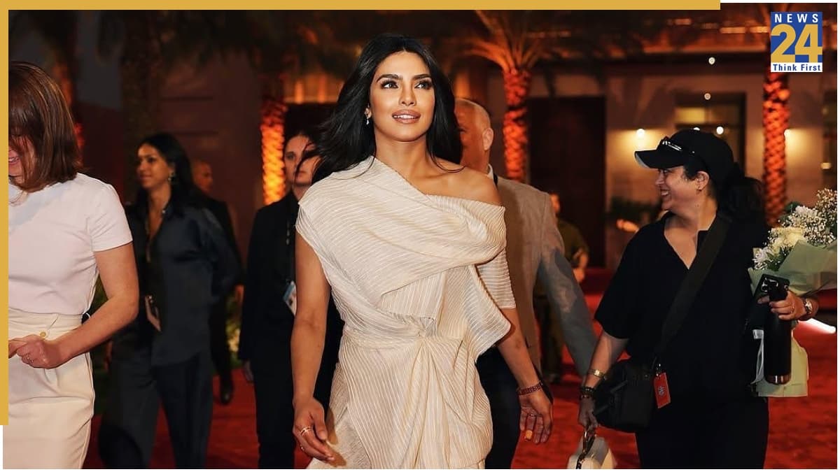 Priyanka Chopra ने Bvlgari इवेंट में लूटी लाइमलाइट, Nita-Isha Ambani संग दिए पोज