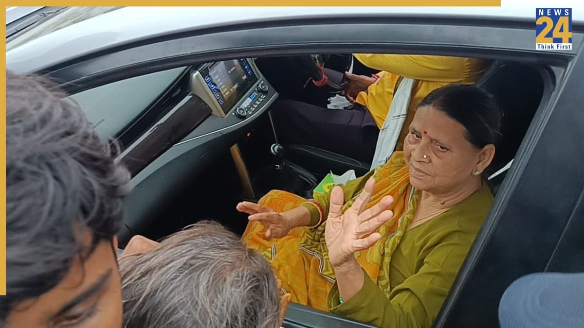 'तेजस्वी यादव यहां नहीं आते, राघोपुर को सौतेला मानते हैं', मां राबड़ी देवी से जनता ने की शिकायत