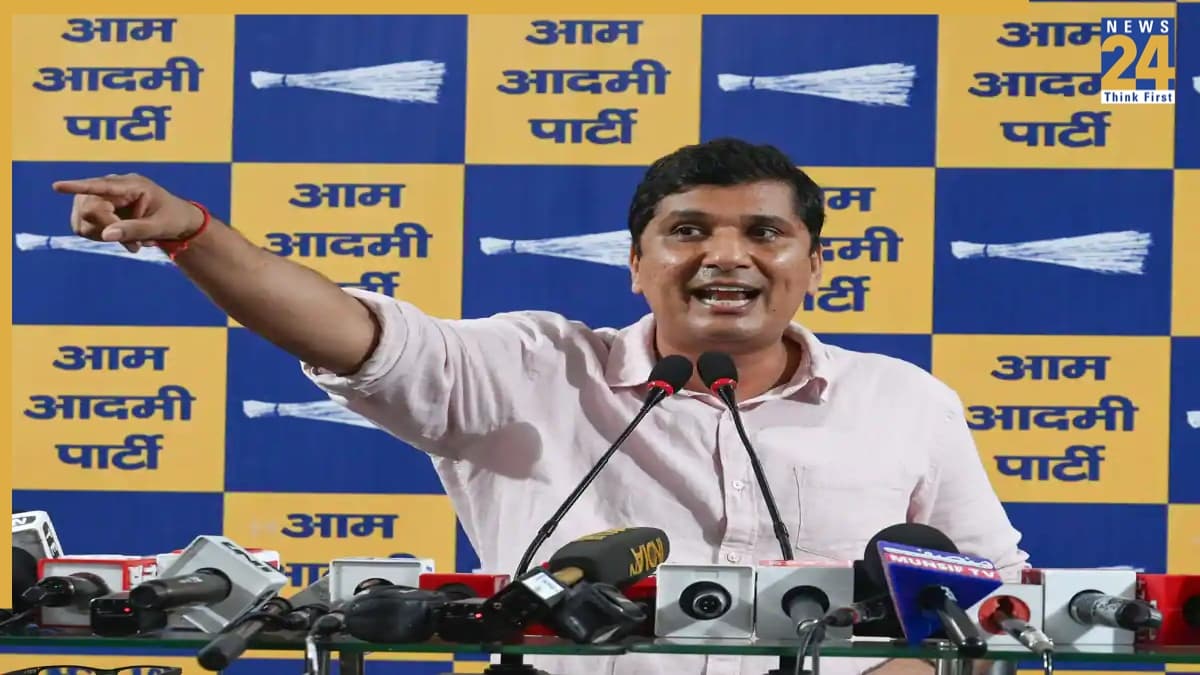 AAP के सौरभ भारद्वाज ने भाजपा पर साधा निशाना, बोले- 'दिवाली पर फ्री सिलेंडर लेने महिलाएं पहुंची CM रेखा के घर'