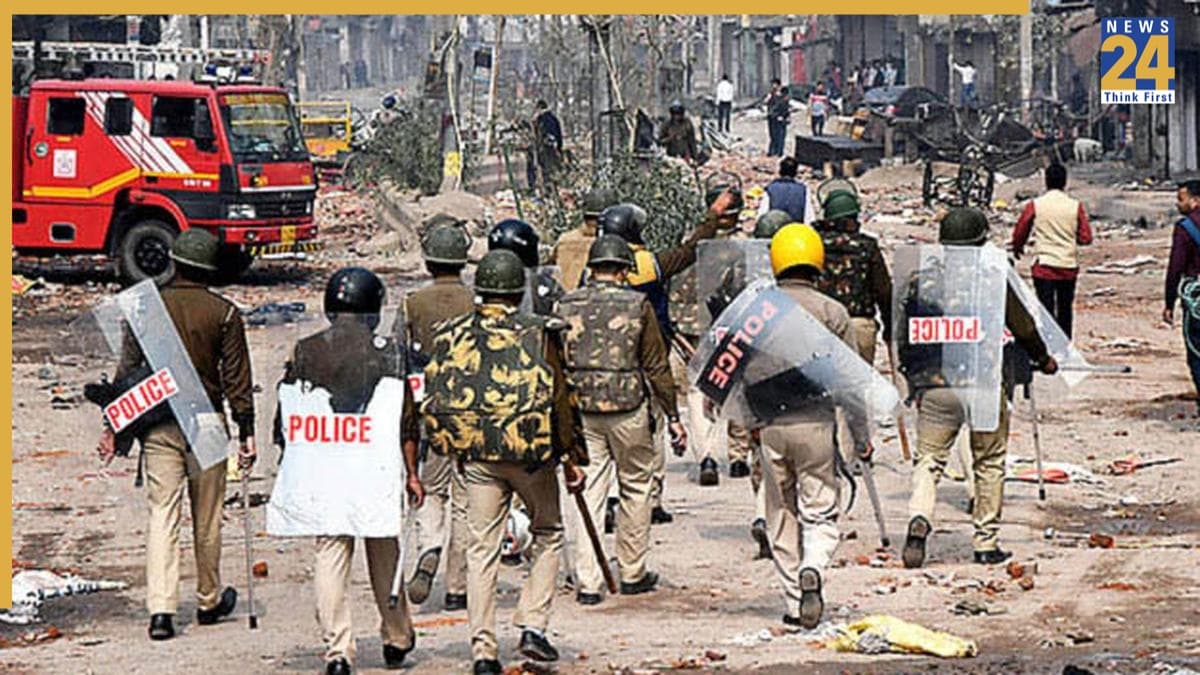 'दिल्ली दंगों की जांच में इतनी बड़ी गलती कैसे', हाईकोर्ट  ने पुलिस से किया सवाल?