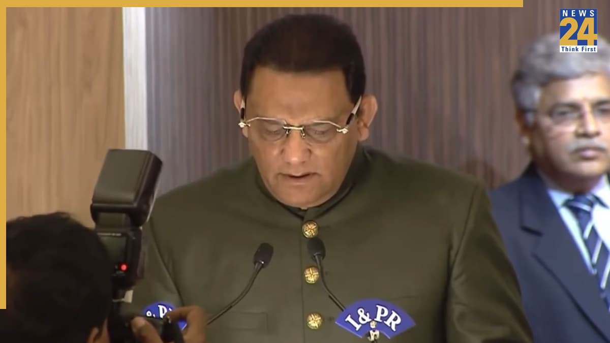 टीम इंडिया के पूर्व कैप्टन मोहम्मद अजहरुद्दीन बने मंत्री, तेलंगाना के राज्यपाल ने दिलाई शपथ