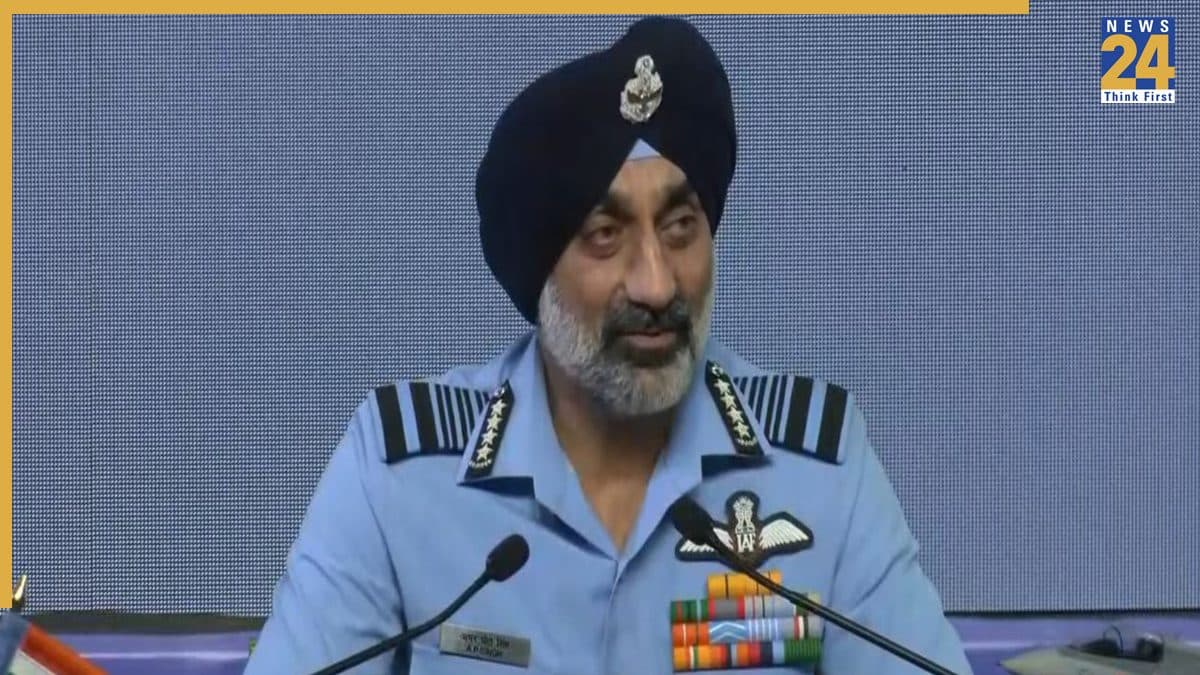 'ऑपरेशन सिंदूर में पाकिस्तान के 5 AF-16 और JF 17 विमान किए ध्वस्त', वायुसेना प्रमुख का बड़ा खुलासा