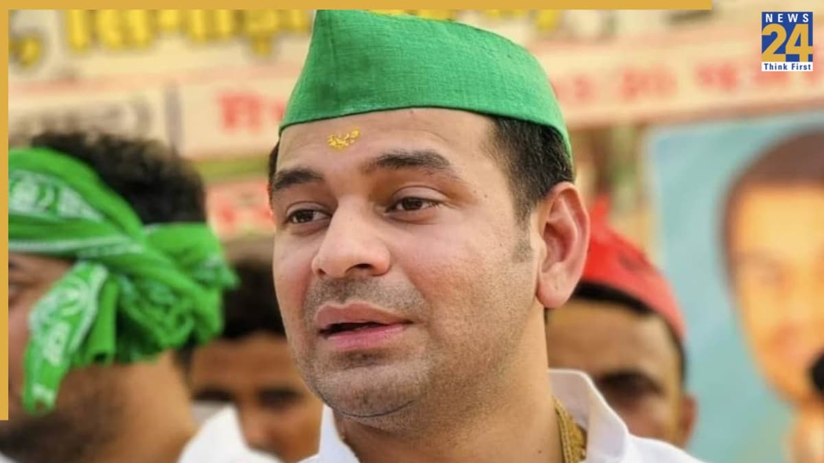 Video: दादी की तस्वीर लेकर चुनाव नामांकन दाखिल करने पहुंचे तेज प्रताप, वीडियो में जानें क्या बोले?