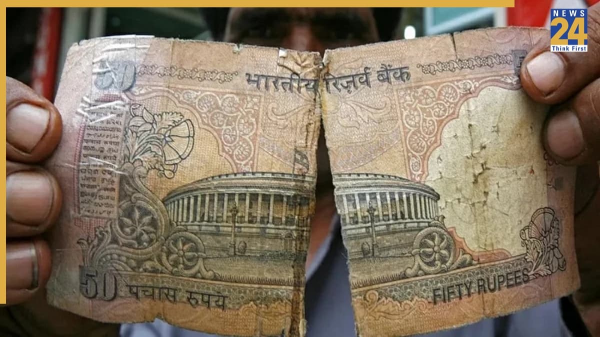 Torn Note Exchange Rules: आपके घर में भी हैं फटे नोट तो यहां करें एक्सचेंज, नहीं लगेगा कोई चार्ज