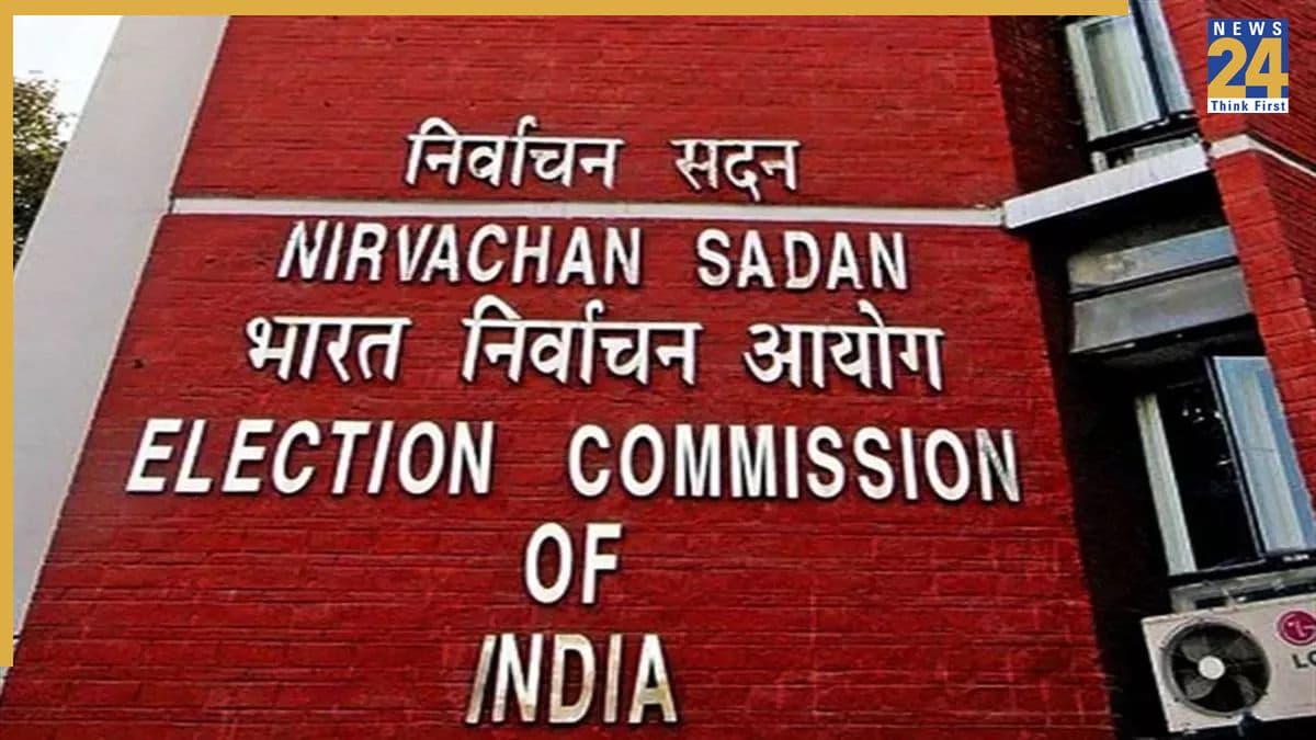 पश्चिम बंगाल में सुरक्षा चूक पर चुनाव आयोग सख्त, ECI ने कोलकाता पुलिस से मांगी 48 घंटे में रिपोर्ट