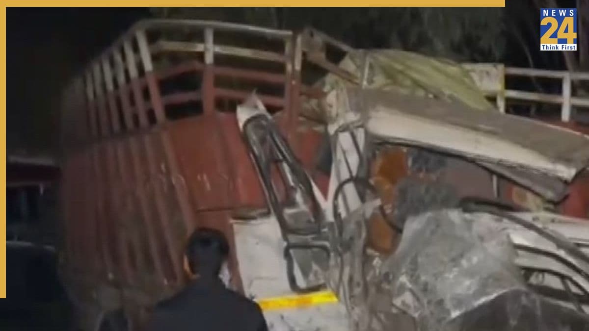 पंजाब में भीषण सड़क हादसा, ट्रक और रोडवेज की आमने-सामने की भिडंत में 2 लोगों की मौत, 15 घायल