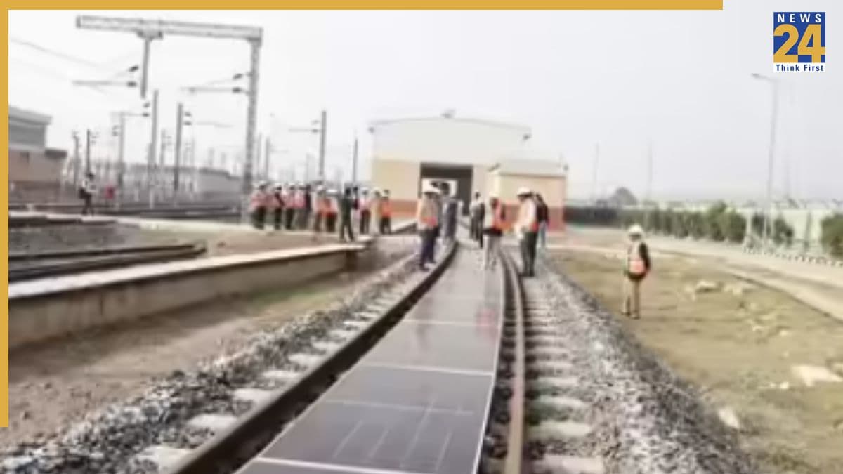 नमो भारत ट्रेन की पटरियों के बीच लगाया गया रिमूवेबल सोलर पैनल सिस्टम, जानिए कैसे करता है काम