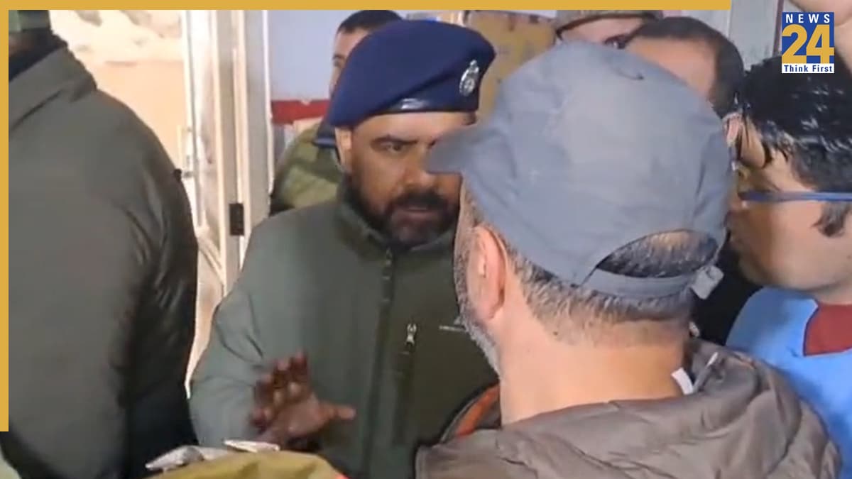 गैर-कानूनी गतिविधियों पर सख्त एक्शन: बारामूला में दो संस्थाओं के खिलाफ J&K पुलिस ने शुरू की जांच