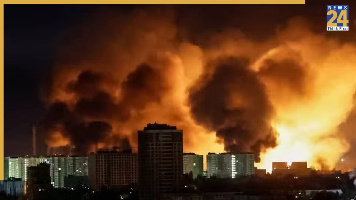 रूस में भयंकर एयर स्ट्राइक, यूक्रेन के ड्रोन अटैक से ब्लैक सी में तुआप्से बंदरगाह पर लगी भीषण आग