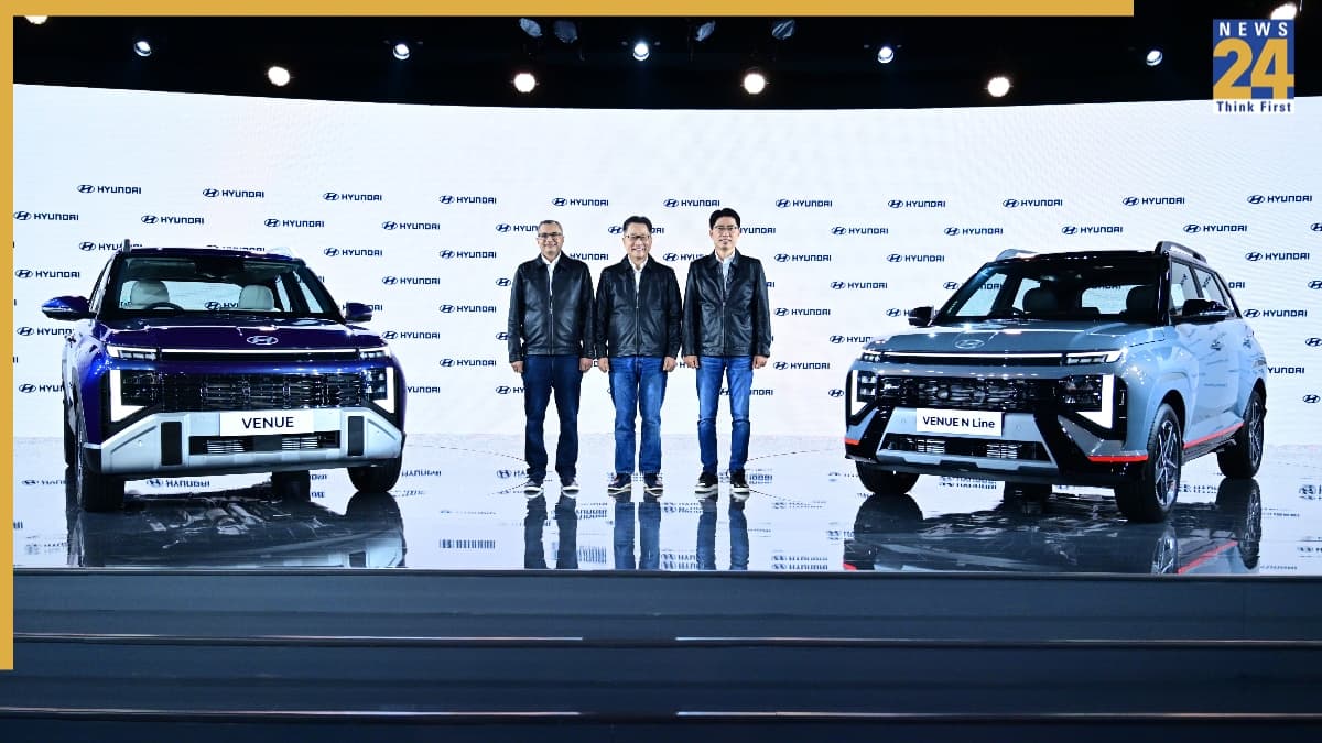 नई Hyundai Venue भारत में लॉन्च: इस कीमत पर लग्जरी इंटीरियर और 3 इंजन ऑप्शन के साथ आई नई SUV, देखें डिटेल्स