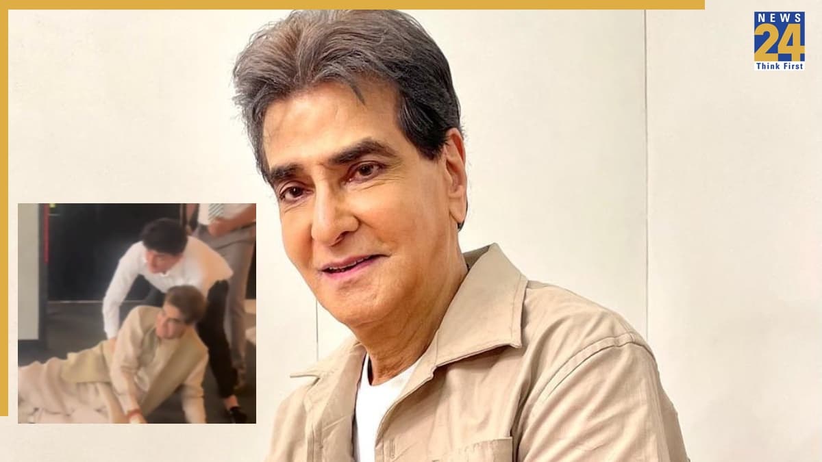 गाड़ी से उतरे, सीढ़ी से टकराकर गिरे Jeetendra, Zarine Khan की प्रेयर मीट से सामने आया वीडियो