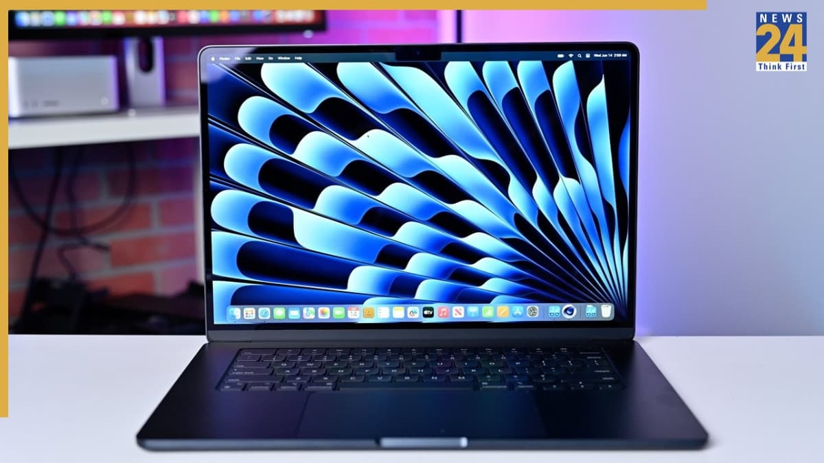 iPhone के बाद अब आधी कीमत पर खरीदें MacBook,  Croma Black Friday sale में बंपर डील