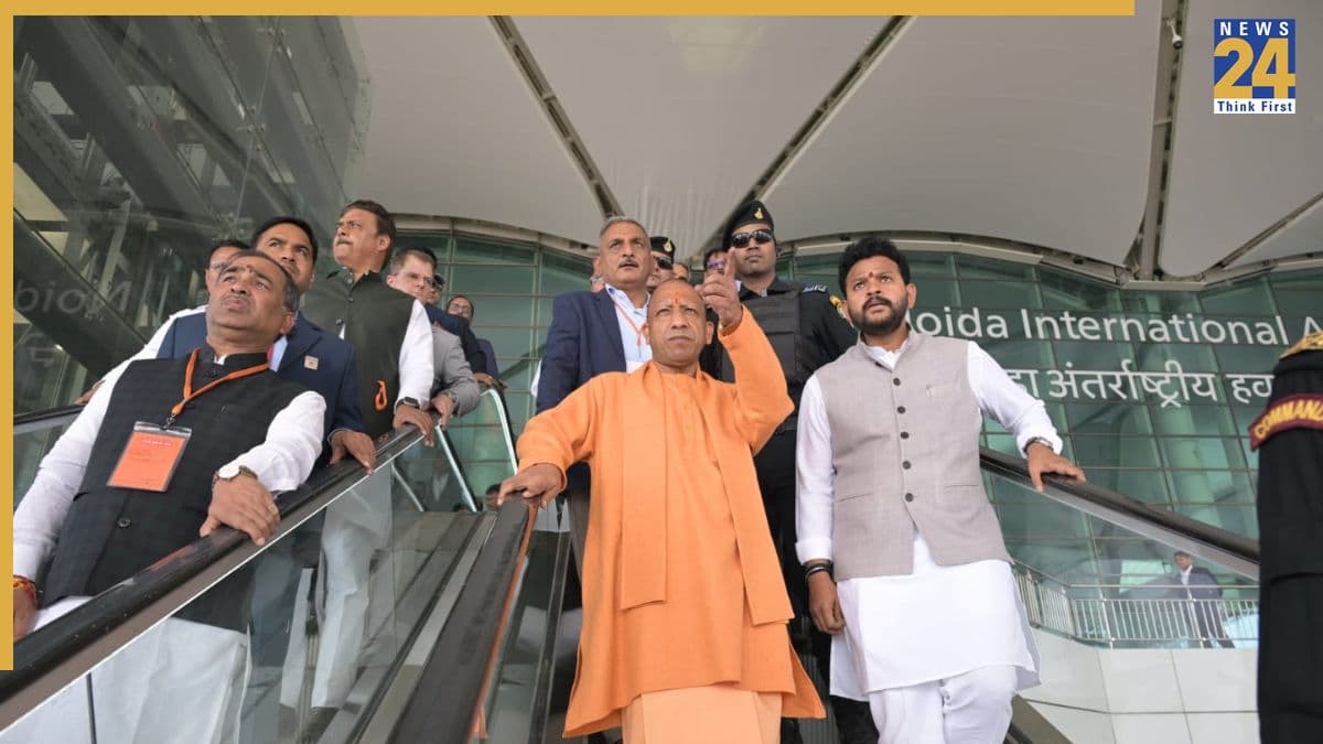 सीएम योगी ने किया नोएडा इंटरनेशनल एयरपोर्ट का निरीक्षण, निर्माण गुणवत्ता और समयबद्धता पर दिया जोर