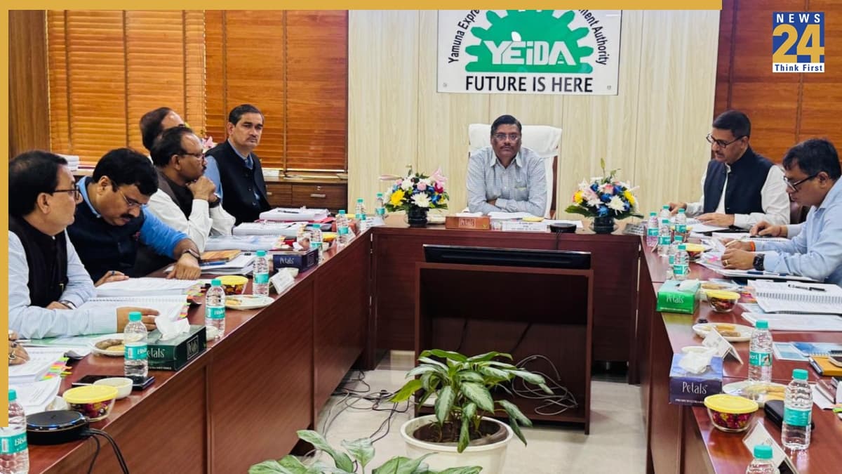 Greater Noida News: यीडा की बोर्ड बैठक में बड़ा फैसला, ओटीएस और हाईड्रोजन बस को मिली मंजूरी