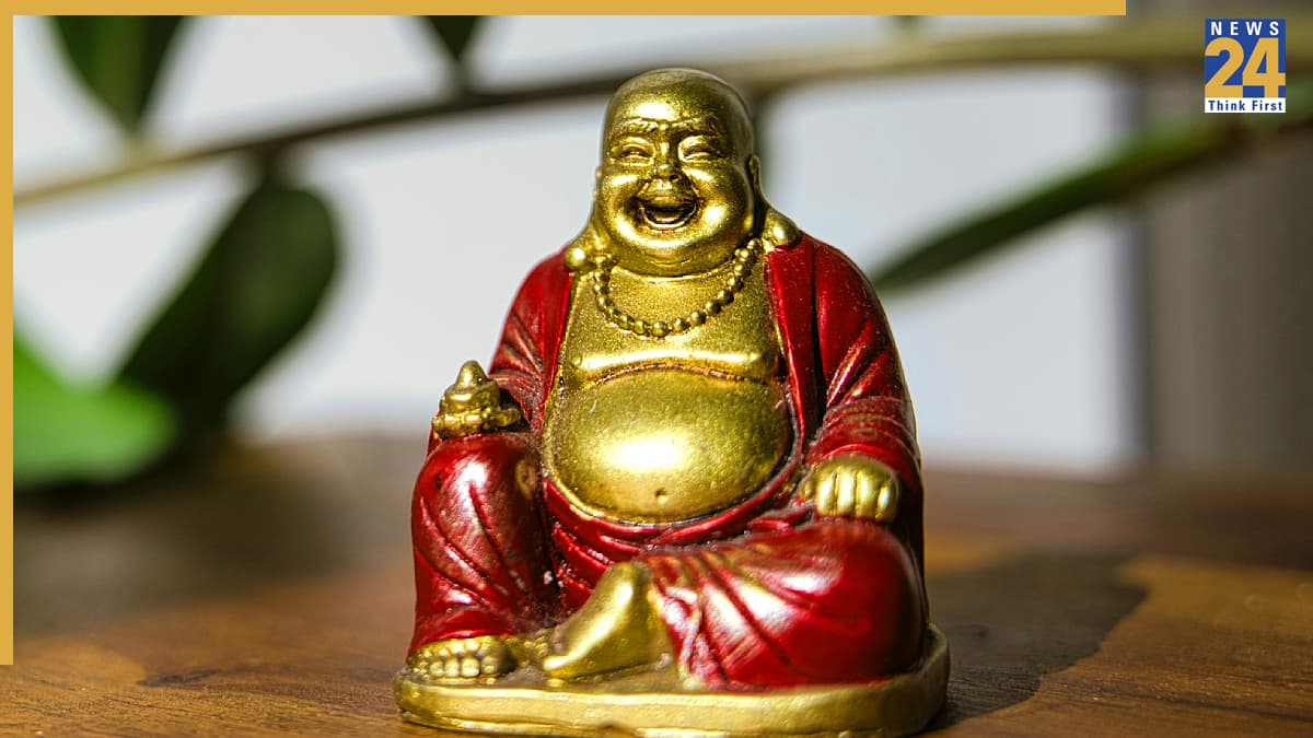 Laughing Buddha Tips: घर में लाफिंग बुद्धा रखने से पहले जानें ये बातें, इन जगहों पर न रखें वरना होगा नुकसान