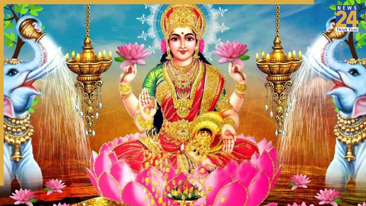 Shukrawar ke Upay: शुक्रवार की रात 9-12 बजे के बीच करें तुलसी-दिया का ये उपाय, धन संकट समेत हर कष्ट होगा दूर