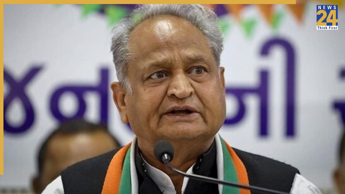 अरावली को 'बचाने' नहीं 'बेचने' की तैयारी? गहलोत का बड़ा आरोप, बोले- केंद्र की मंशा हुई उजागर