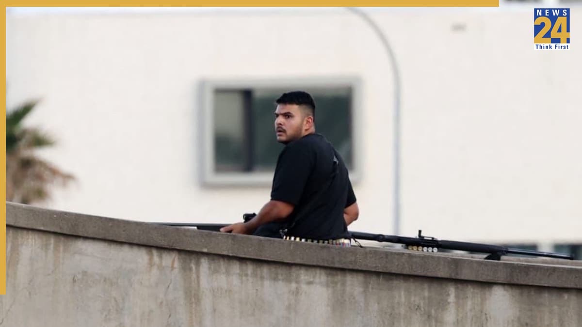 Australia Attack: बॉन्डी बीच के हमलावर की पहली तस्वीर आई सामने, साथ लाया था गोलियों का जखीरा