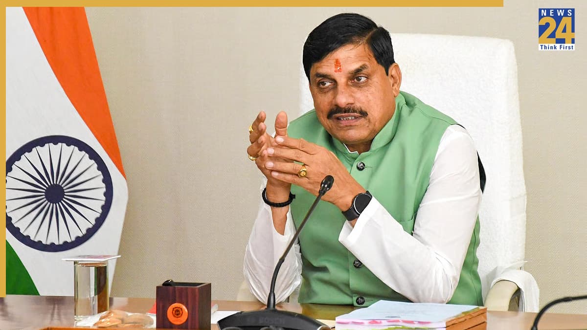 MP में लाल आतंक का हुआ अंत, आखिरी नक्सली दीपक ने किया सरेंडर; CM मोहन यादव ने अधिकारियों को दी बधाई