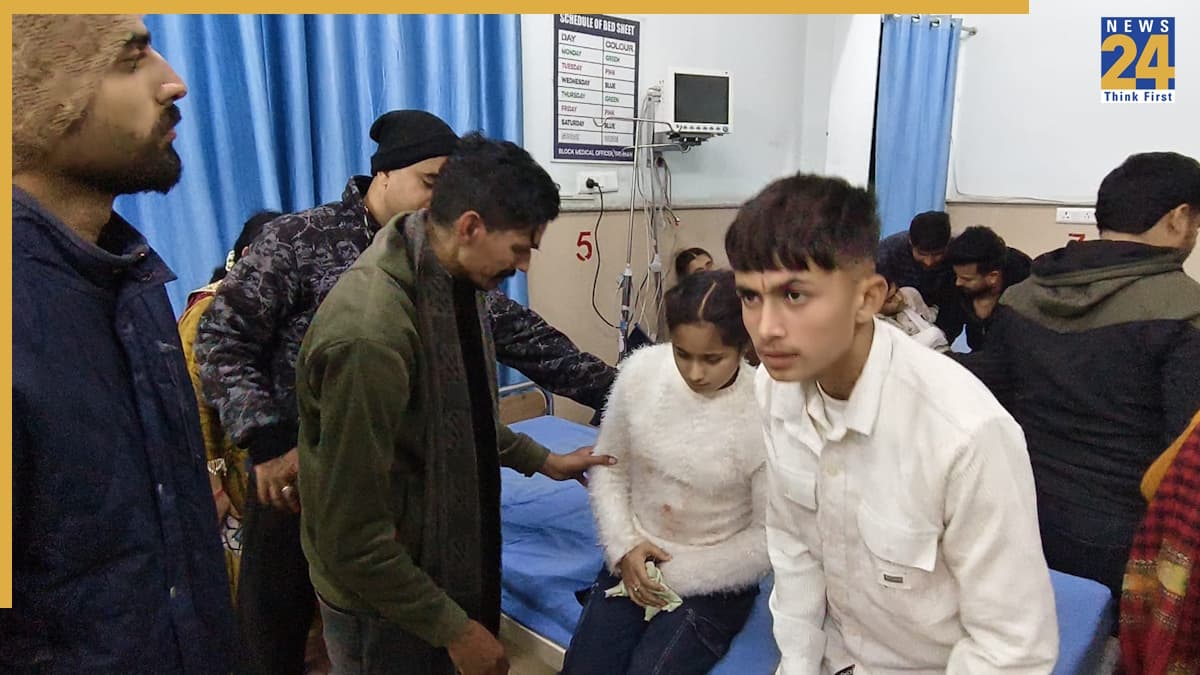जम्मू में बड़ा हादसा: पिकनिक से लौटते वक्त स्कूल बस पलटी, 25 से ज्यादा बच्चे और 6 शिक्षक घायल