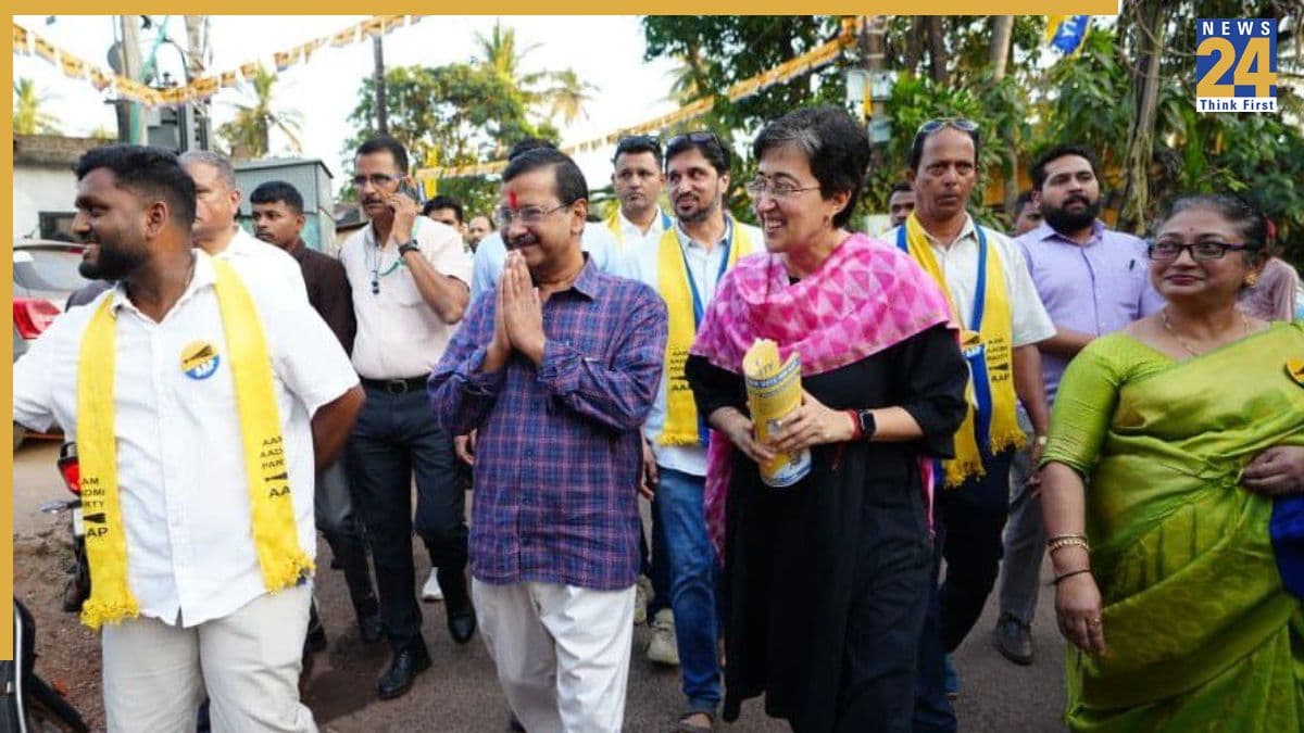 ‘आप’’ के राष्ट्रीय संयोजक अरविंद केजरीवाल ने अंजुना में डोर टू डोर कैंपेन के बाद चिंबेल में पार्टी के उम्मीदवार के समर्थन में जनसभा की